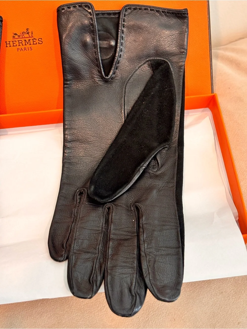 Hermés Black Suede & Lambskin Leather Chaine d’Ancre Women’s Gloves W/ Box